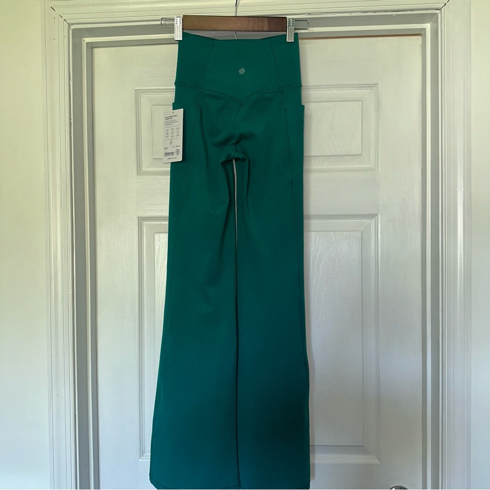 NWT Athleta Salutation Stash Flare Pants XXS Green - Picture 5 of 6